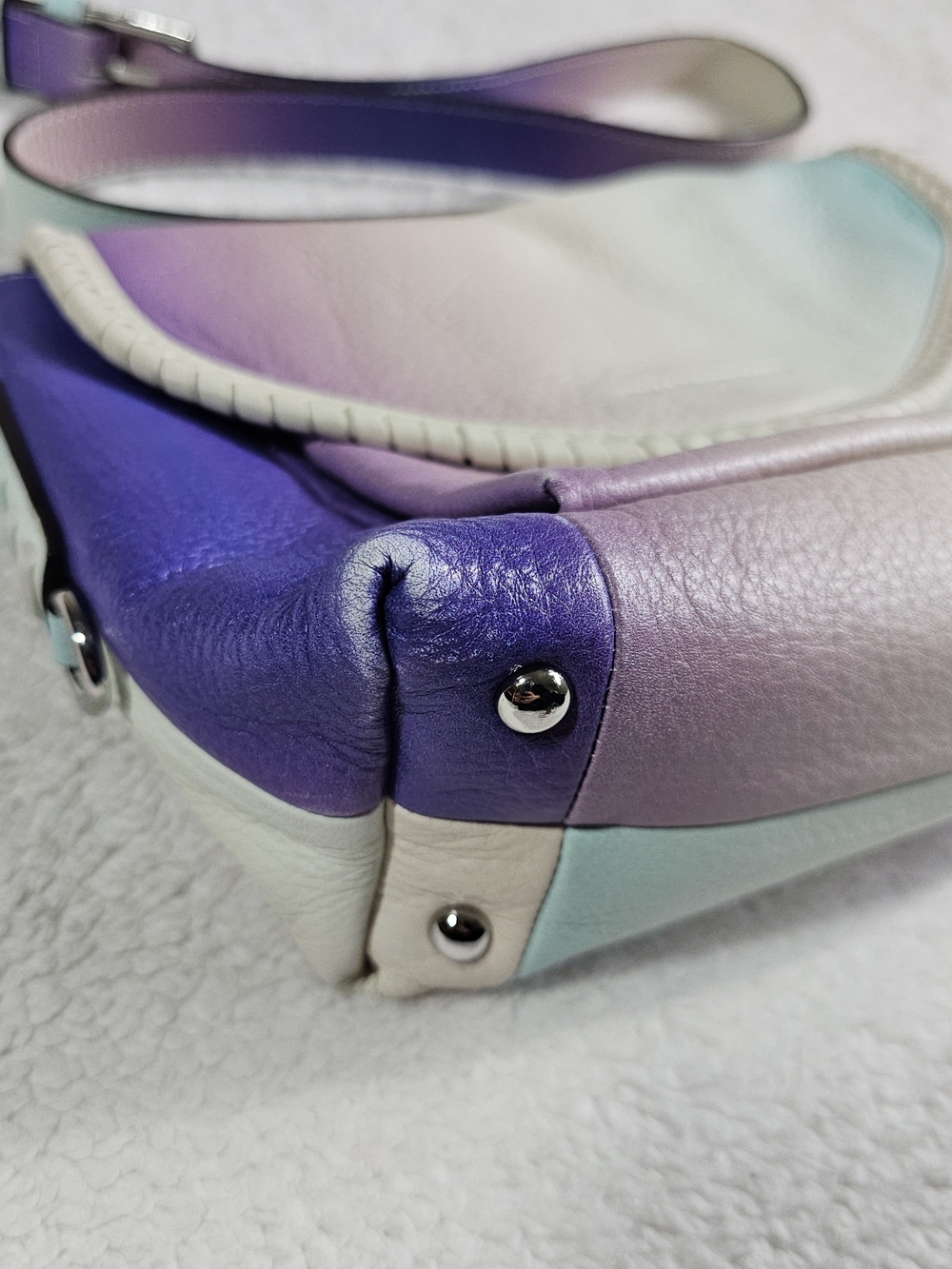 Aimee Kestenberg Pebble Leather Crossbody All For Love Aruba Ombre. - Picture 7 of 14